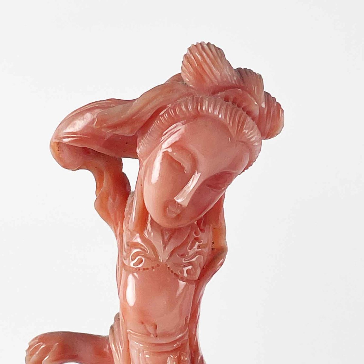 Deux figures féminines orientales en corail rose-photo-2