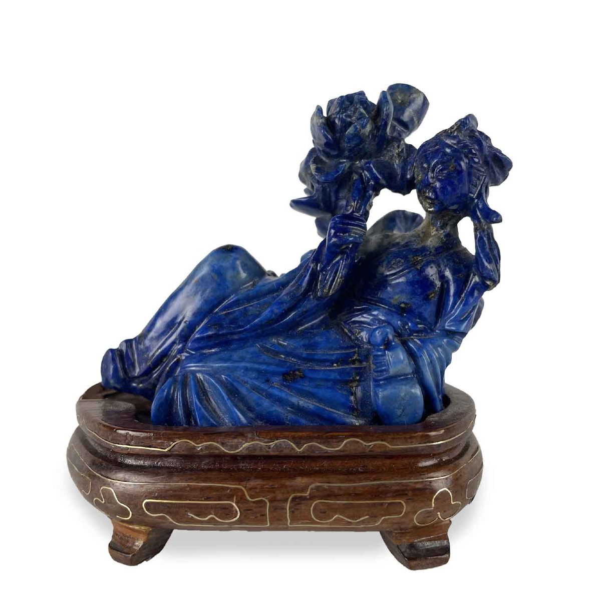 Figurine en lapis-lazuli représentant une femme allongée