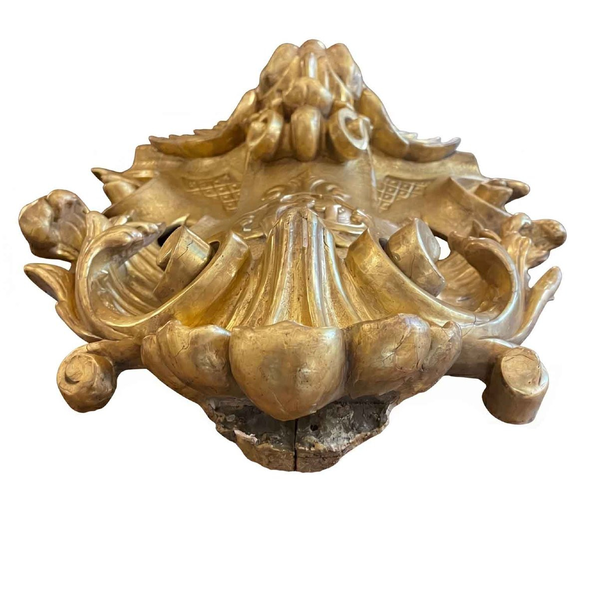 Frise en bois sculpté et doré avec un monogramme comportant la lettre B 19ème-photo-2