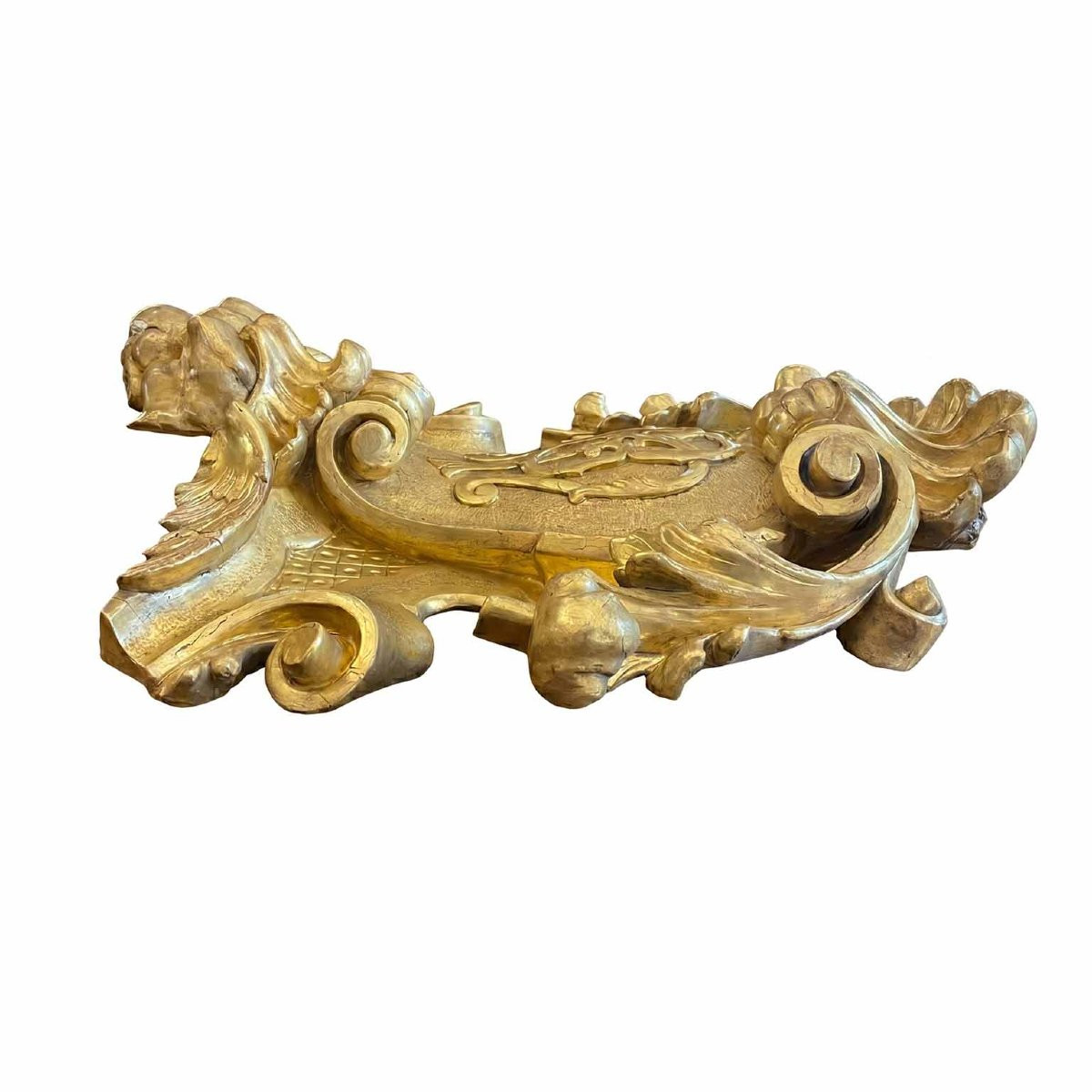 Frise en bois sculpté et doré avec un monogramme comportant la lettre B 19ème-photo-3