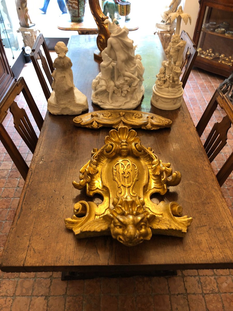 Carved And Gilded Wooden Frieze With  Monogram Featuring The Letter B-photo-3
