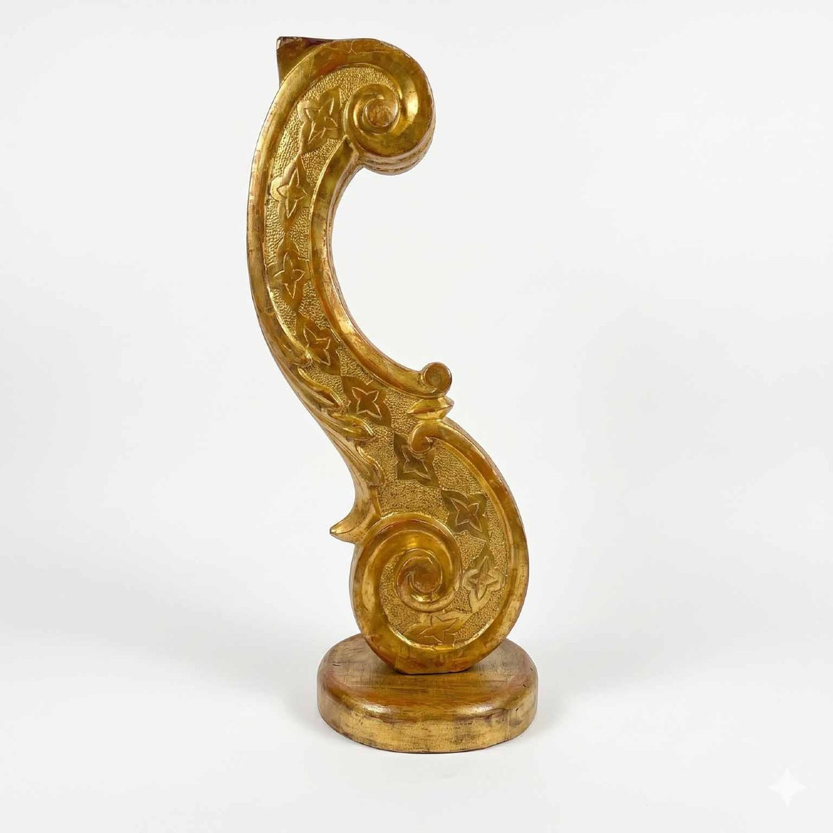 Frise en bois sculpté et doré en forme de volute, début 19ème-photo-2