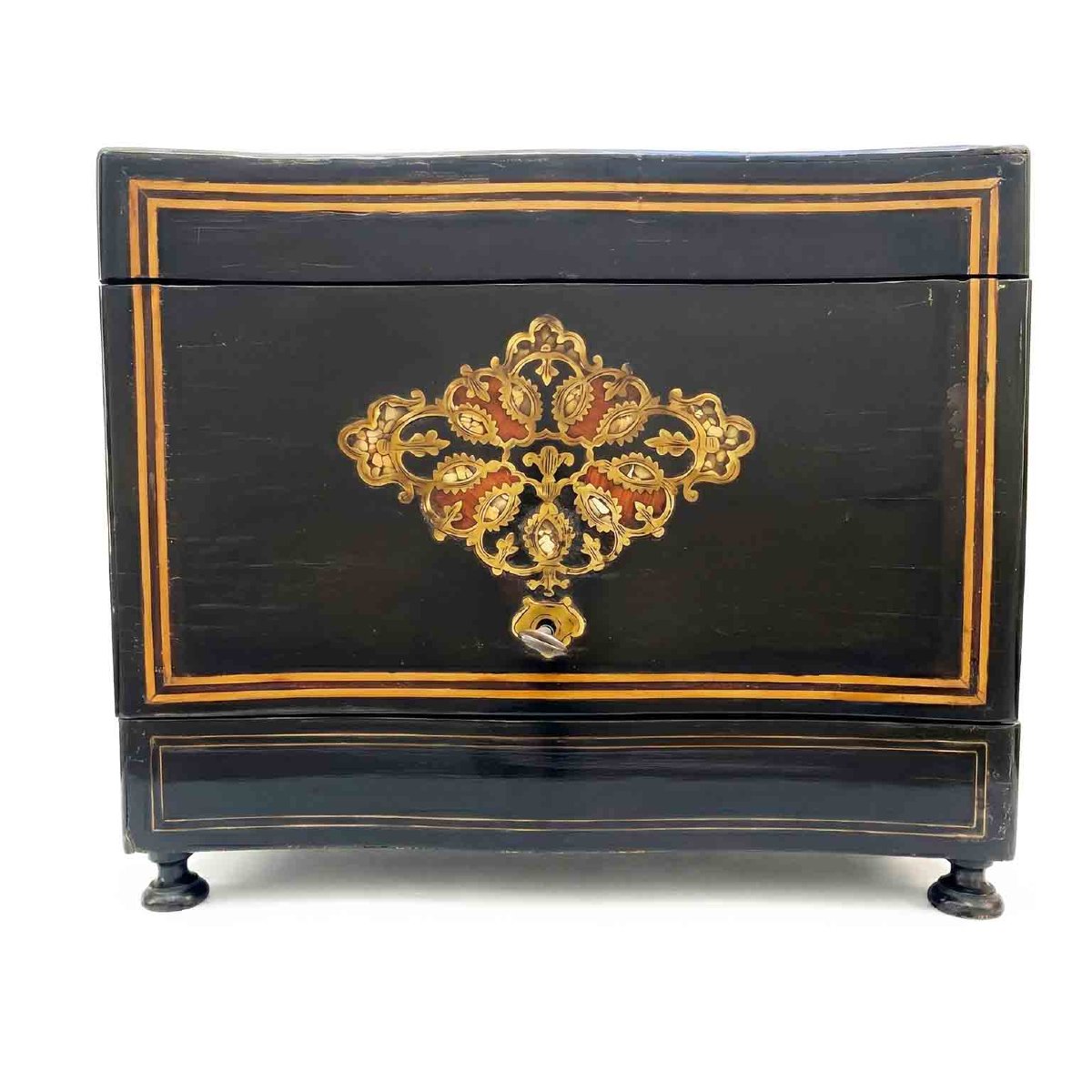 Coffret à liqueurs français datant d'environ 1860, avec bouteilles et verres taillés-photo-2