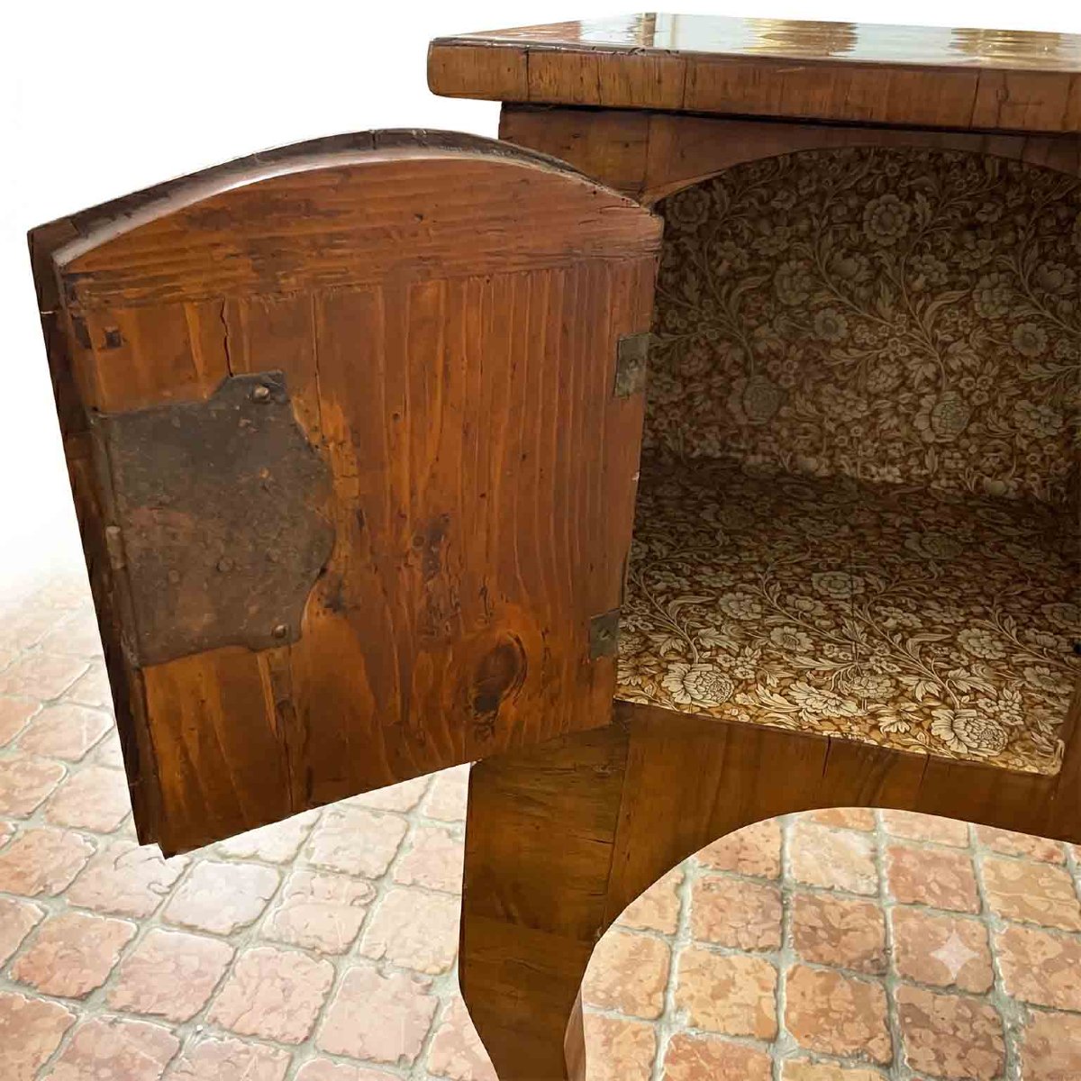 Baroque-style Center Desk With Walnut Veneer-photo-4
