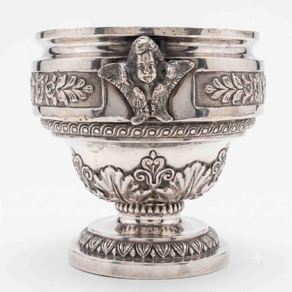 Vase en argent ancien de Brescia, en relief, datant de la première moitié du XIXe siècle