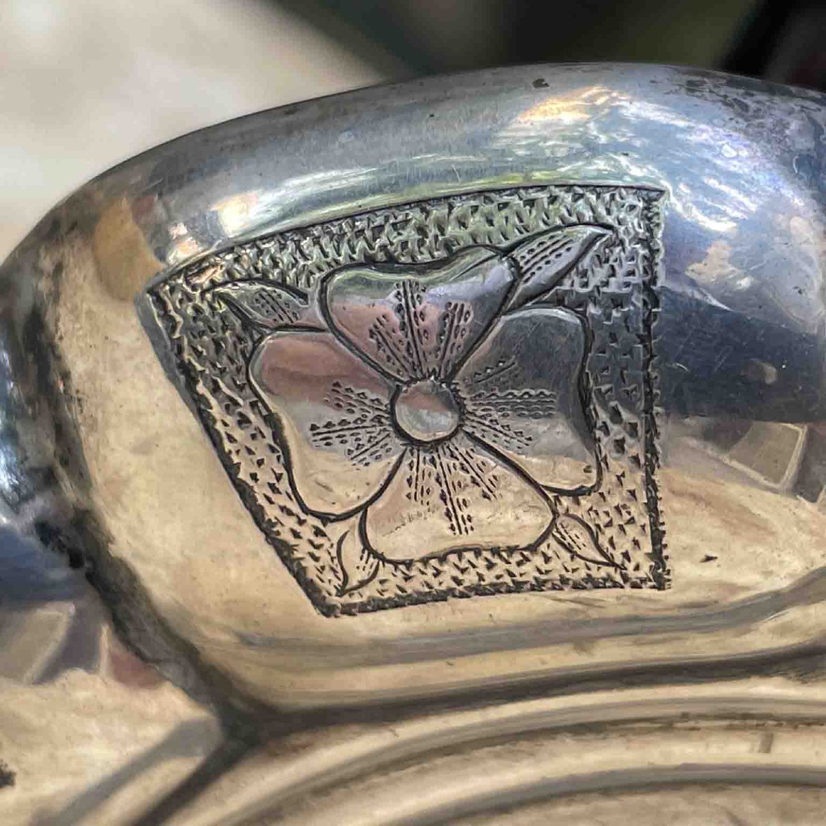 Assiette circulaire à bord ondulé en argent du Royaume de Sardaigne, antérieure à 1872-photo-4
