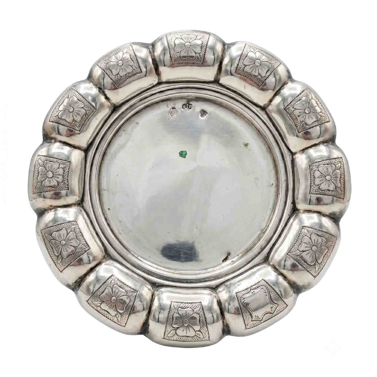 Assiette circulaire à bord ondulé en argent du Royaume de Sardaigne, antérieure à 1872
