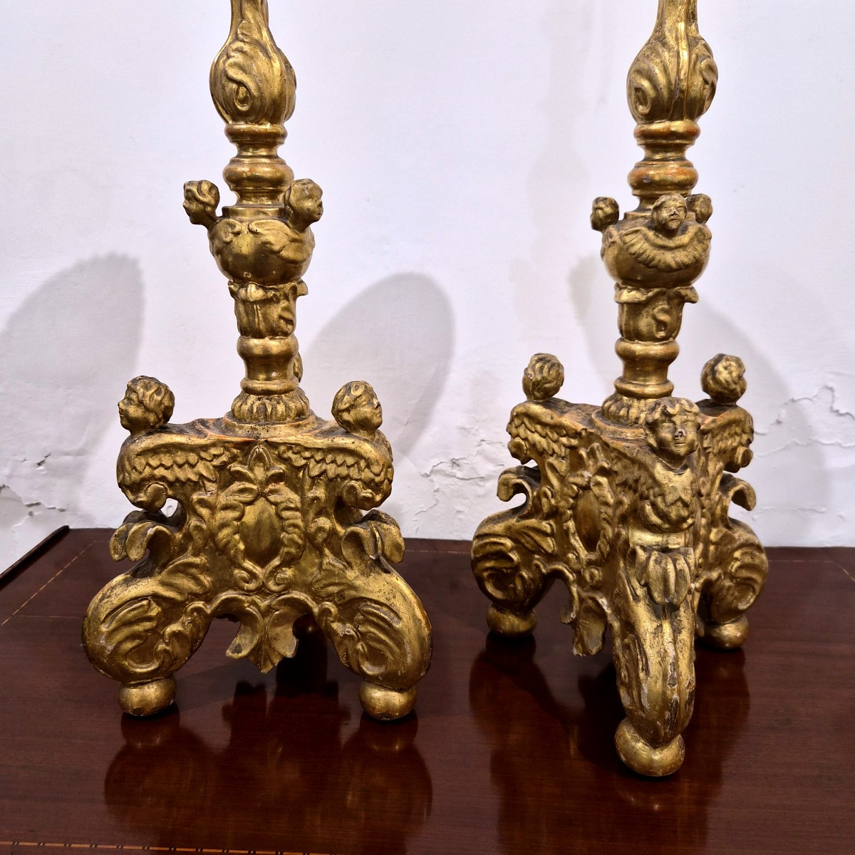 Pair Of Venetian Candlesticks In Carved And Gilded Wood With Angel Heads-photo-4