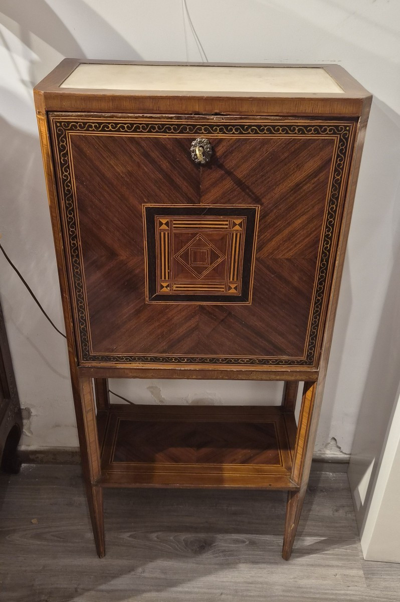 Petit secrétaire en marqueterie d'èpoque Louis XVI