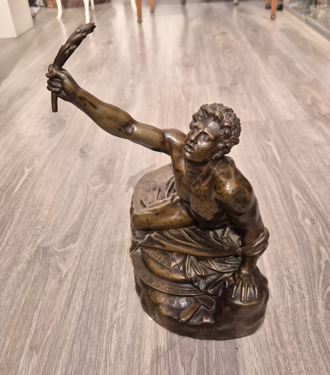 La sculpture en bronze du Soldat de Marathon annonçant la victoire est signée F. Barbedienne-photo-3