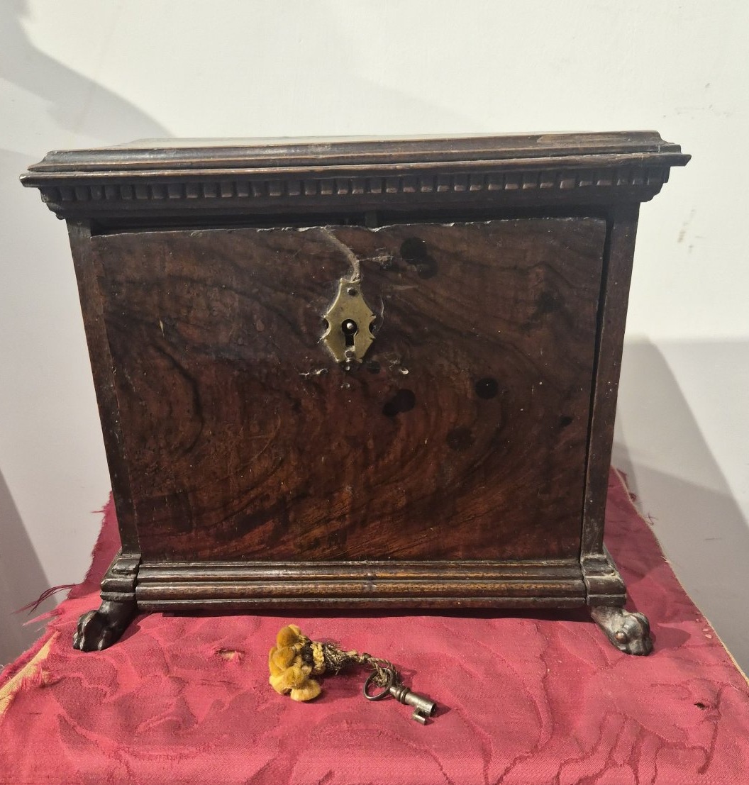 Small Renaissance Coin Box-photo-4
