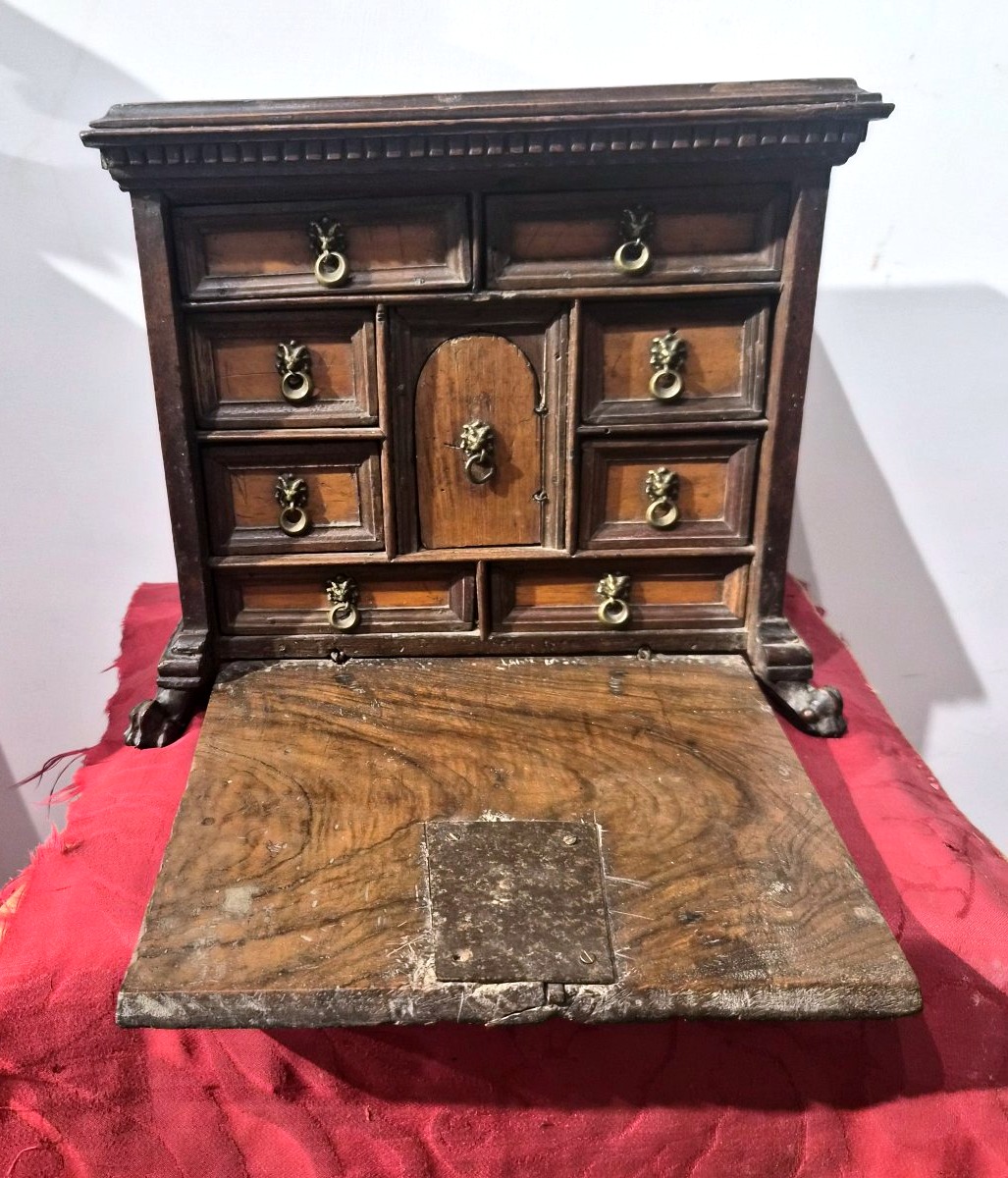 Small Renaissance Coin Box