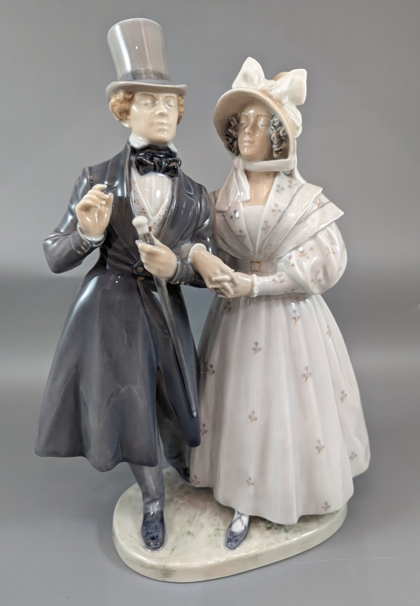 Royal Copenhagen Figurine "an Evening Stroll In Tivoli Gardens" No. 1593