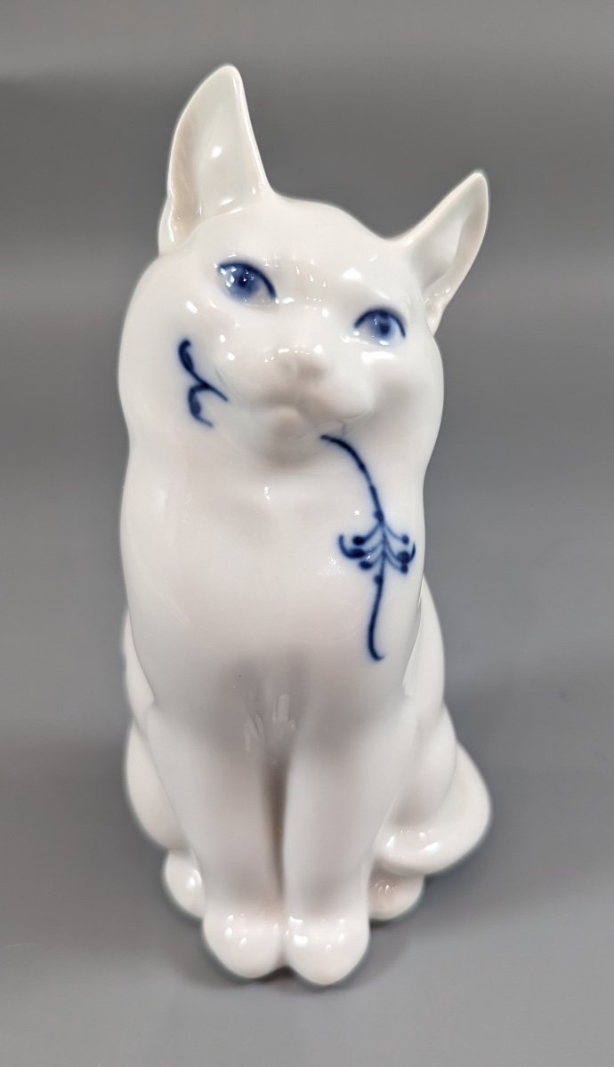 Figurine En Porcelaine Royal Copenhagen Chat Assis "musselmalet" Bleu