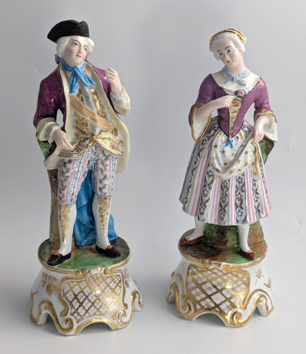  Paire de figurines en porcelaine attribuées au style de Jacob Petit, vers le milieu du XIXe si
