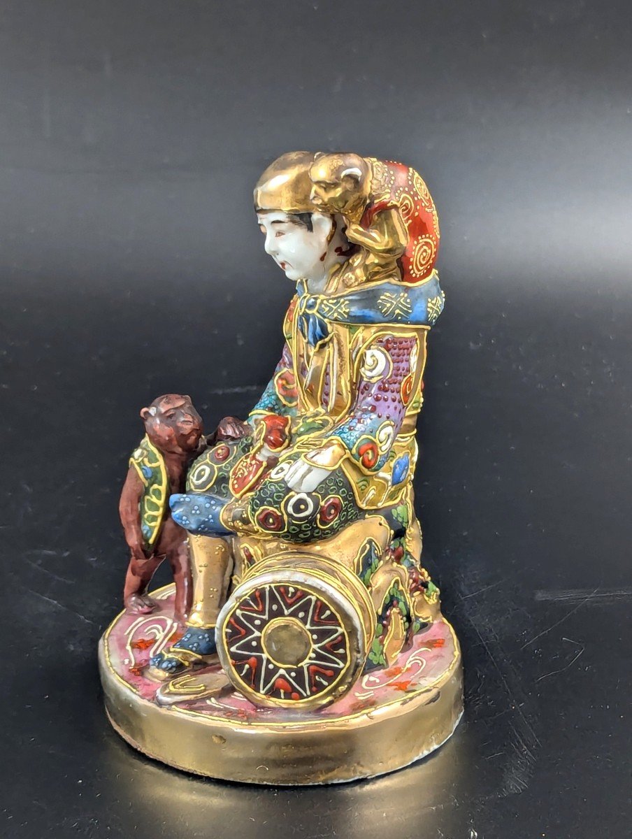 Figurine Ancienne En Porcelaine « Garçon Avec Singes » De Satsuma, Japon, Période Meiji -photo-2