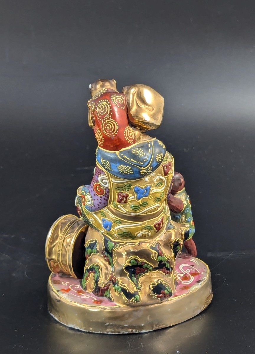 Figurine Ancienne En Porcelaine « Garçon Avec Singes » De Satsuma, Japon, Période Meiji -photo-4