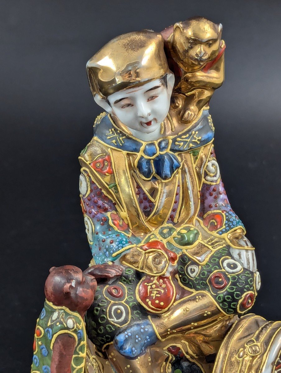Figurine Ancienne En Porcelaine « Garçon Avec Singes » De Satsuma, Japon, Période Meiji -photo-3