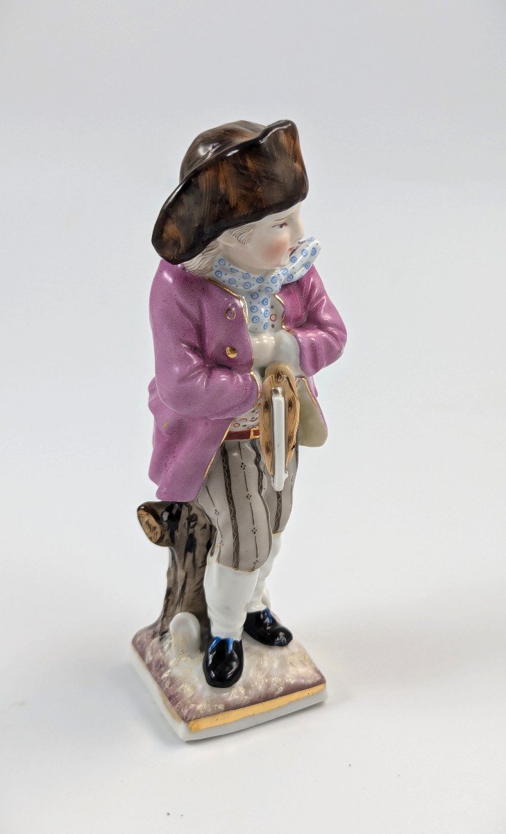Ancienne Figurine En Porcelaine De Sitzendorf Représentant Un Patineur Avec Son Patin, 1885.-photo-2