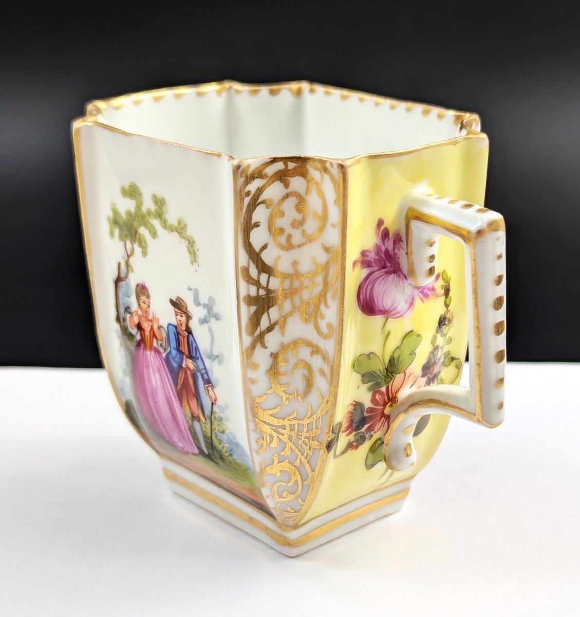 Donath & Co, Dresde, Tasse Et Soucoupe En Porcelaine, Vers 1890.-photo-1
