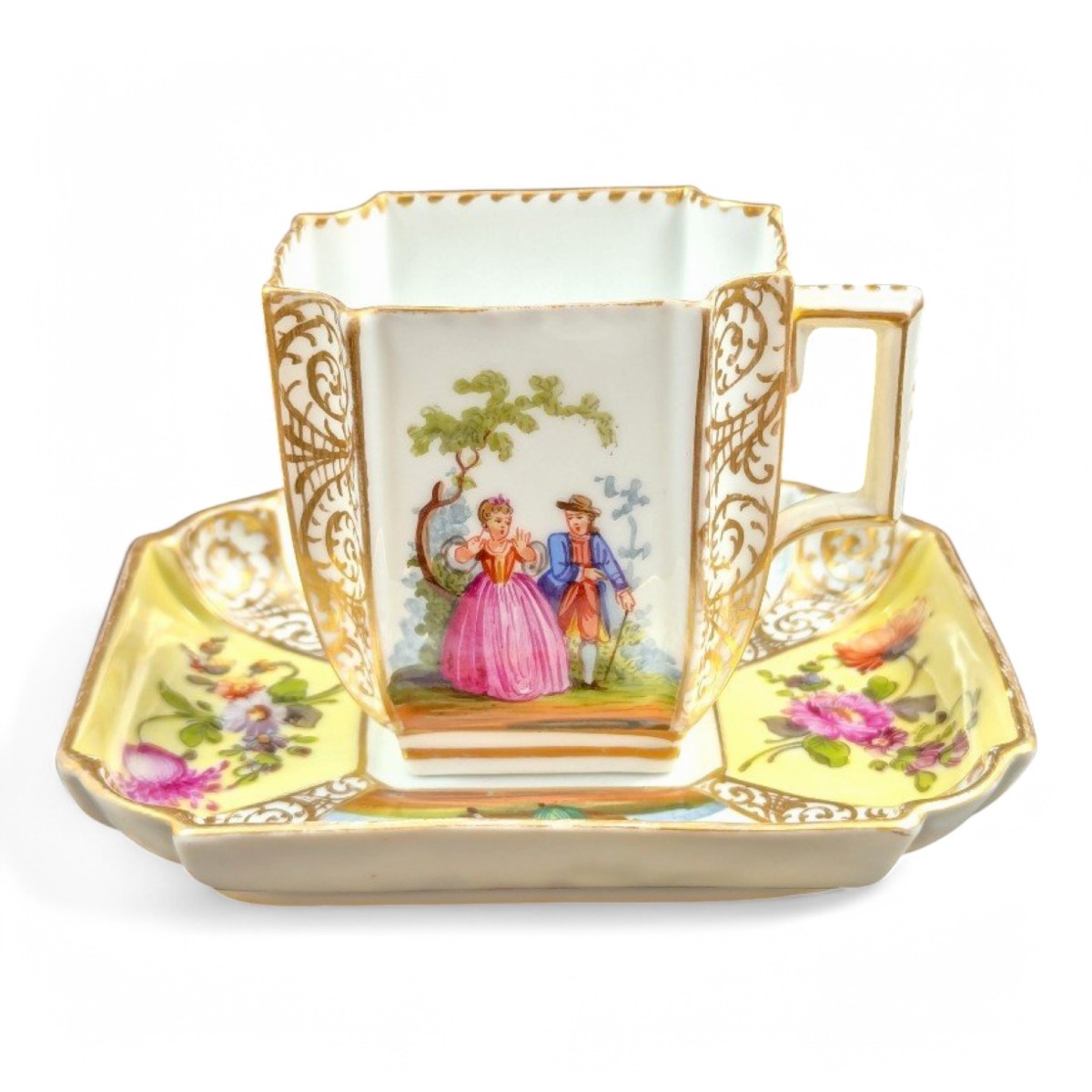 Donath & Co, Dresde, Tasse Et Soucoupe En Porcelaine, Vers 1890.
