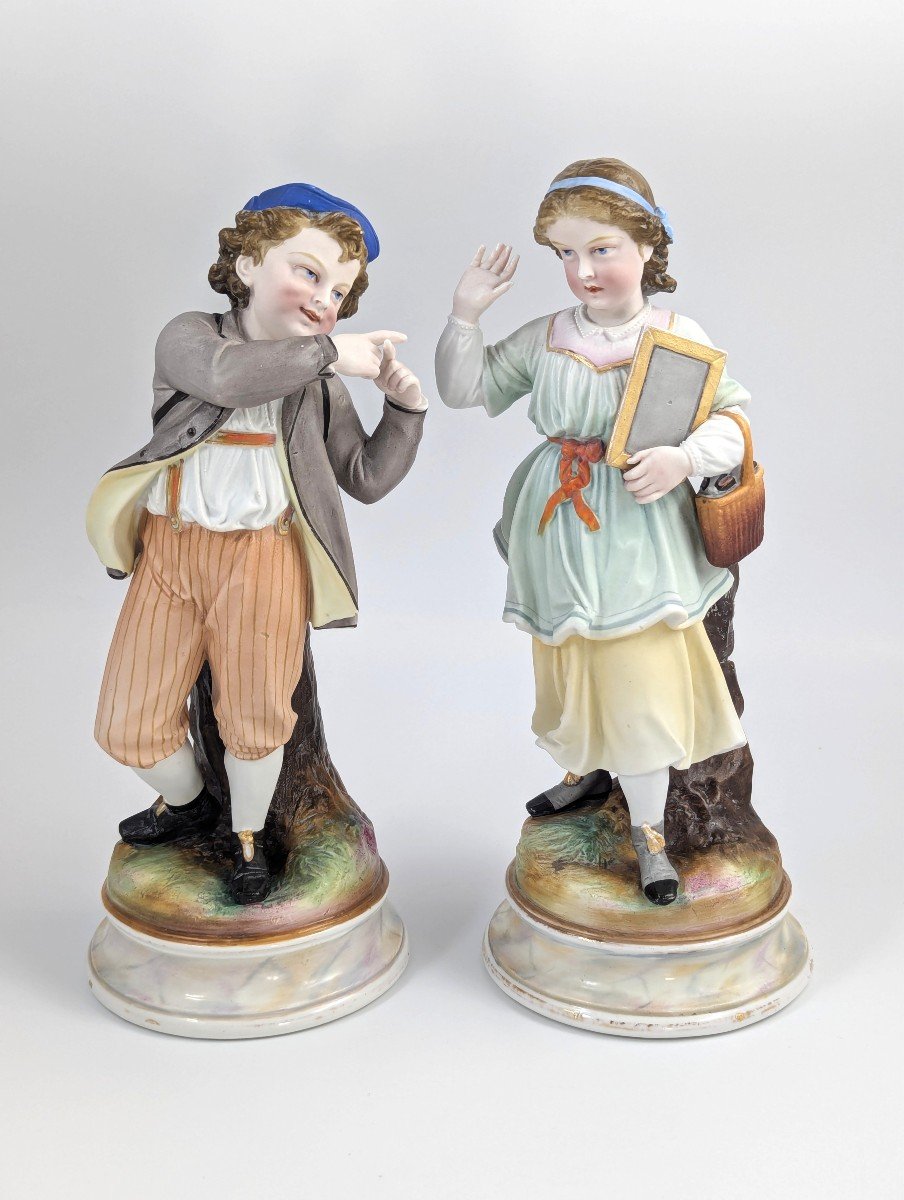 Paire De Figurines En Biscuit De Porcelaine, France, XIXe Siècle.