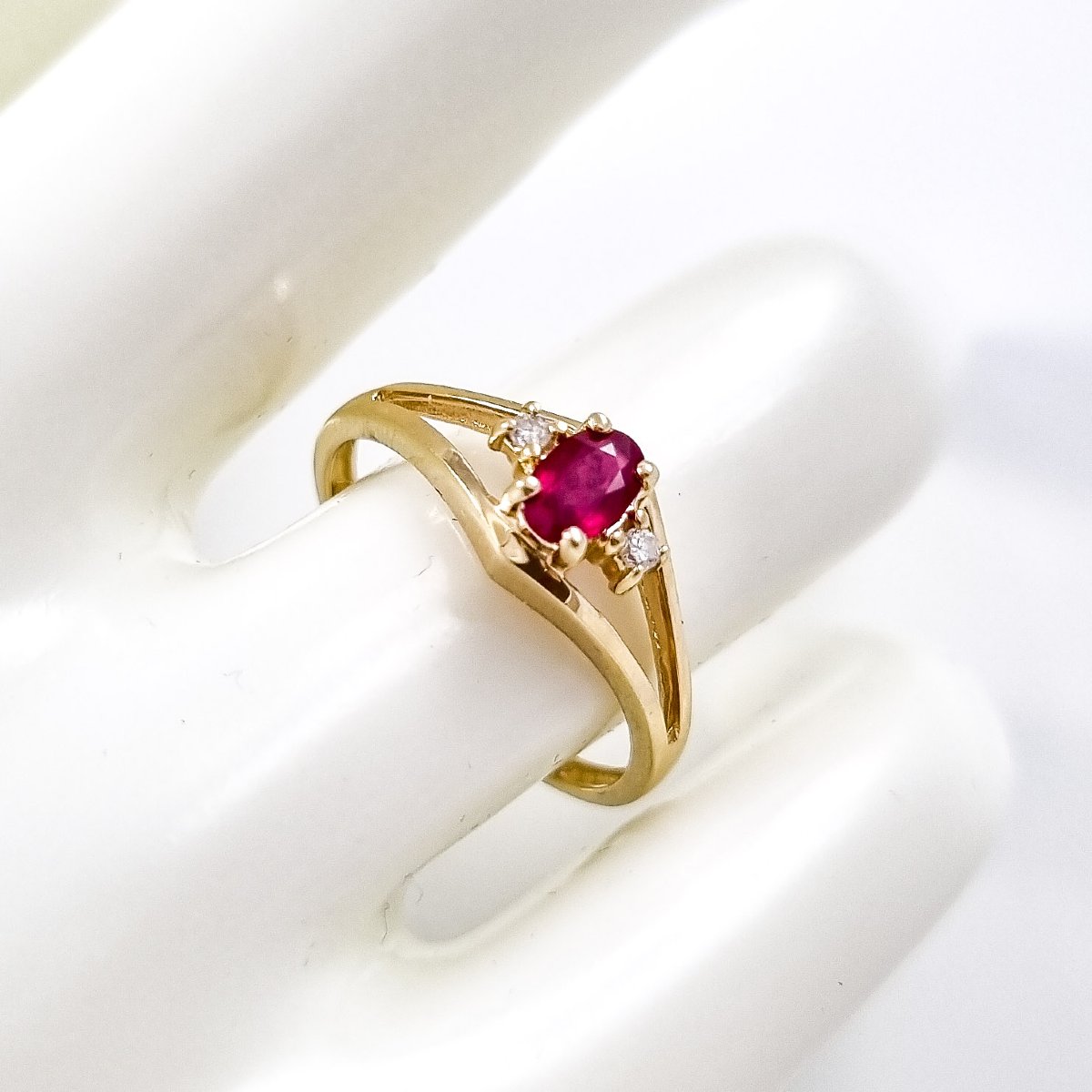 Bague en or jaune 14 ct avec rubis et diamants, épaules ajourées, rubis 0,5 ct, 54 mm-photo-4