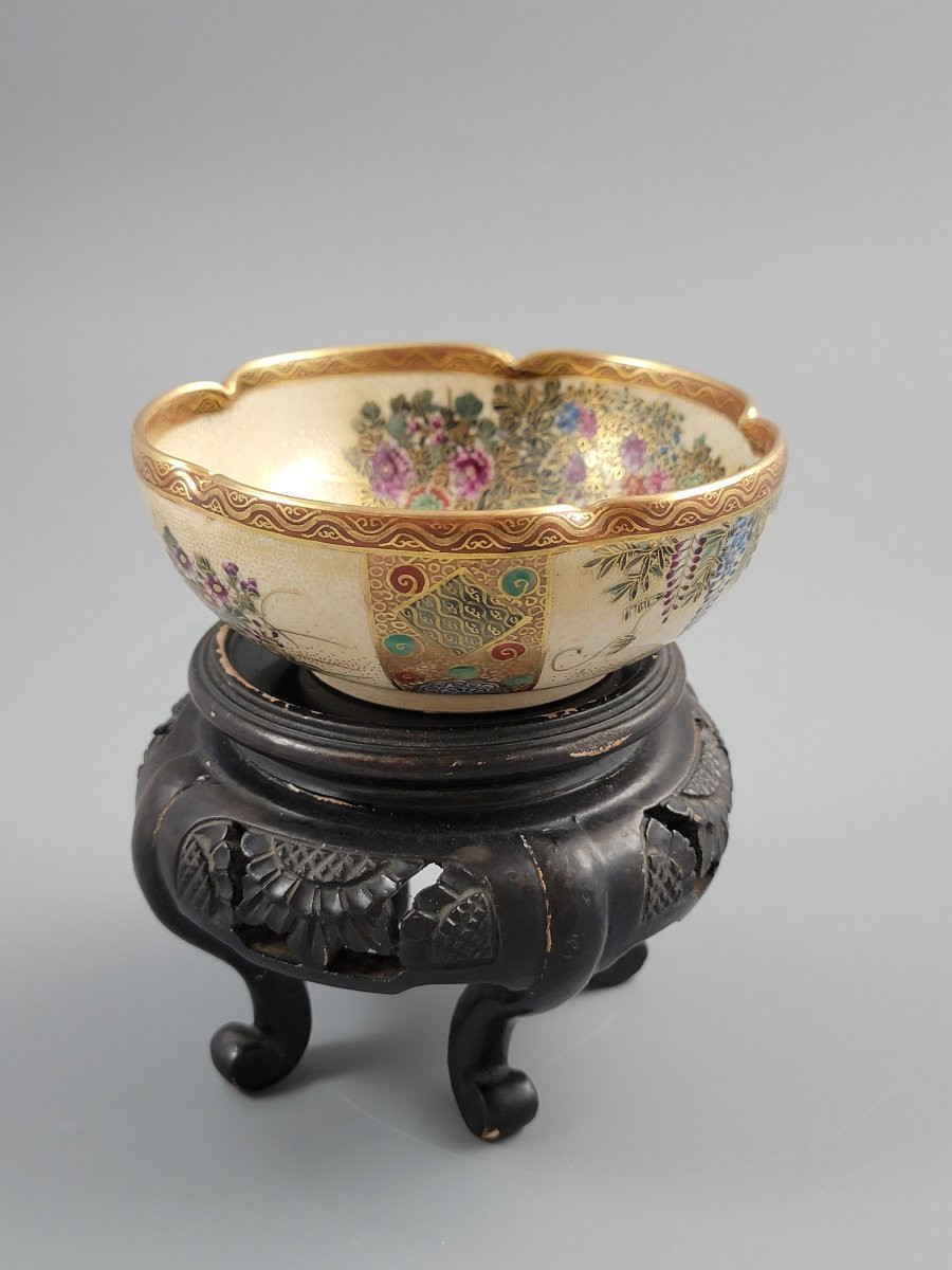 Kinkozan Satsuma Bowl, Roosters & Mt. Fuji, Meiji, Orig. Stand, Museum Quality-photo-1
