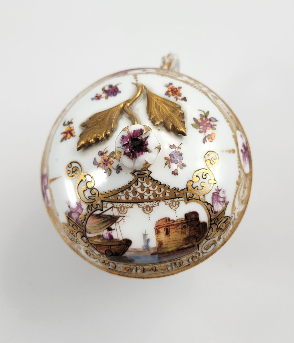 Meissen Covered Chocolate Cup With Harbour Views And Puce Chinoiserie, C. 1780–1820-photo-5