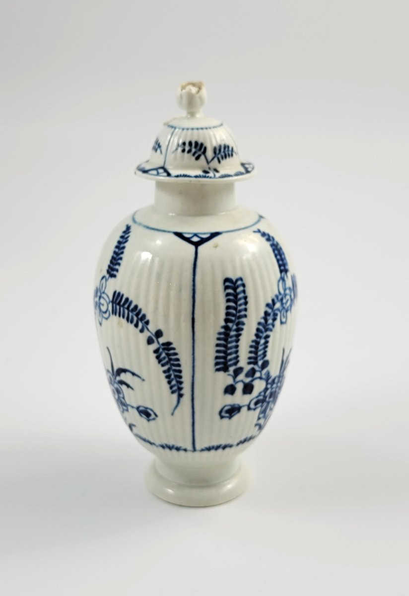 Boîte à thé en porcelaine de Worcester bleu et blanc, vers 1775-photo-2