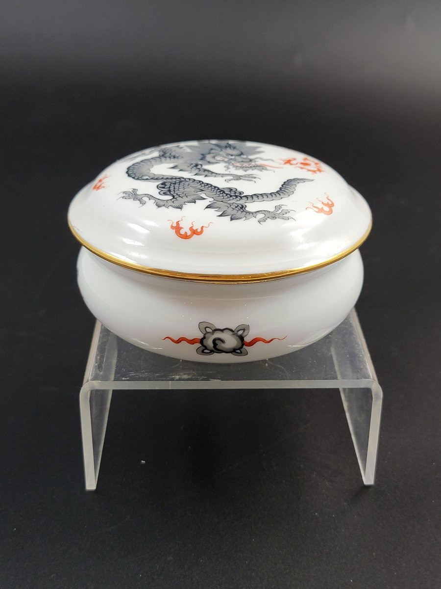 Meissen Black Ming Dragon Porcelain Box, Early 20th Century-photo-6