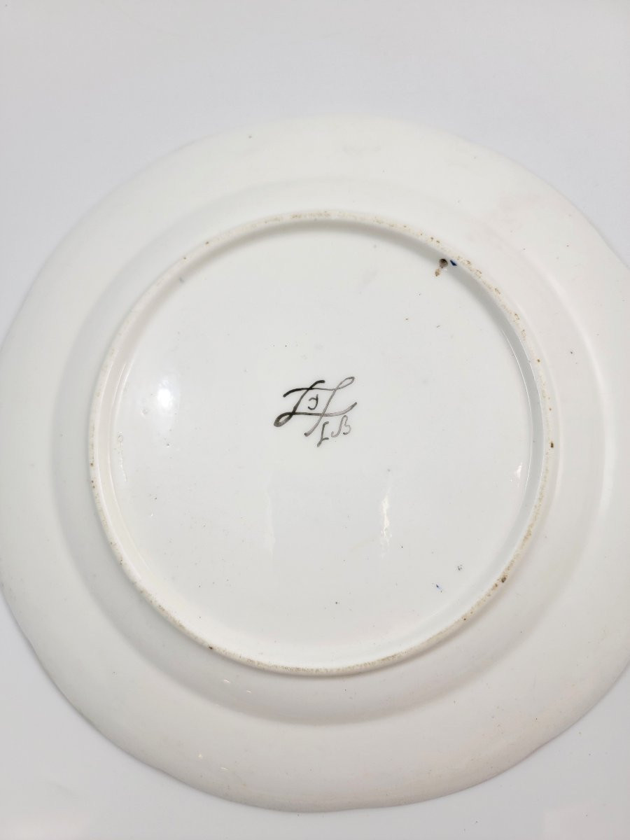 Assiette en porcelaine de Sèvres, France, c.1785, fleurs peintes à la main, bord corbeille-photo-4
