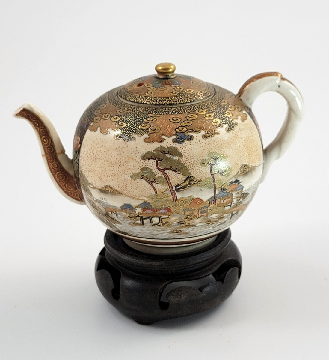 Small Kyoto Satsuma Teapot With Court Scene, Meiji Period, C.1885 – With Stand-photo-1