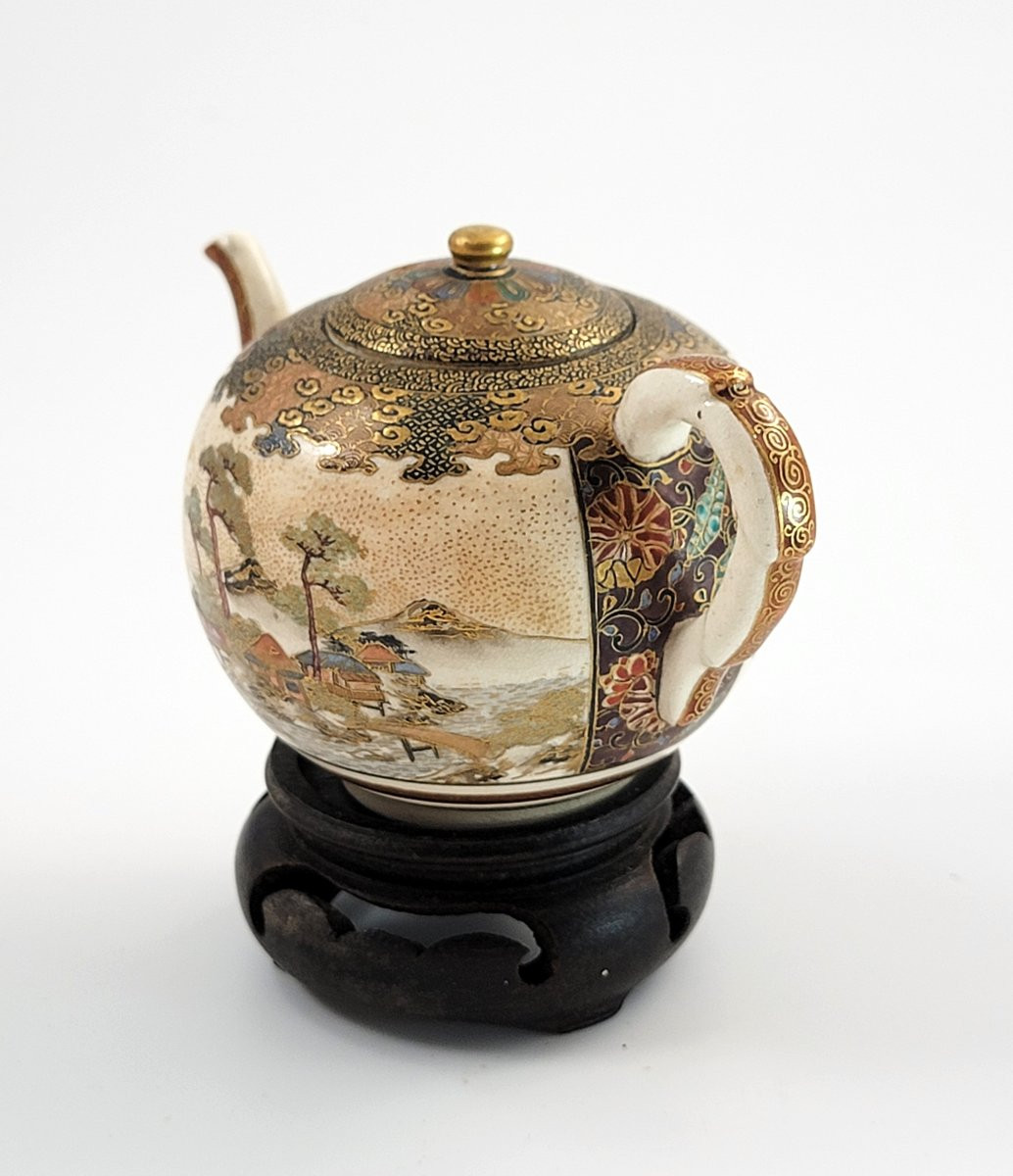 Small Kyoto Satsuma Teapot With Court Scene, Meiji Period, C.1885 – With Stand-photo-2