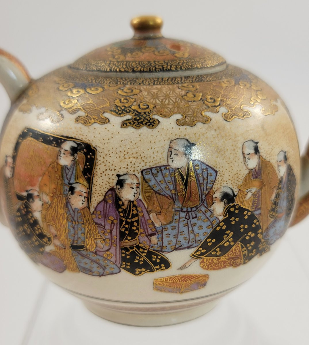 Small Kyoto Satsuma Teapot With Court Scene, Meiji Period, C.1885 – With Stand-photo-7