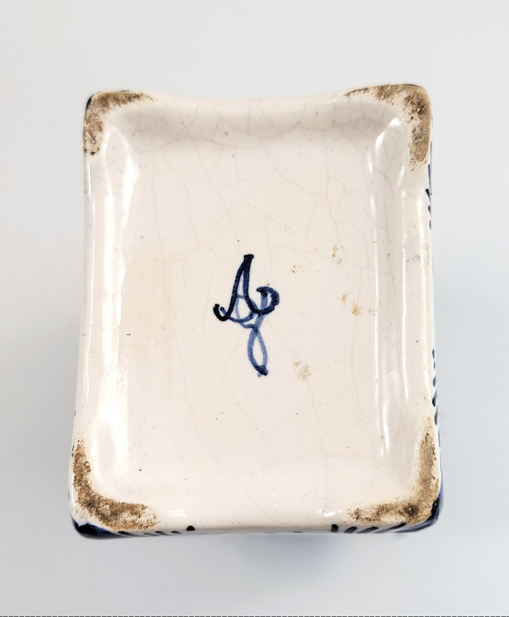 Boîte à thé rectangulaire à épaules chanfreinées en faïence de Delft, vers 1760–1780-photo-3
