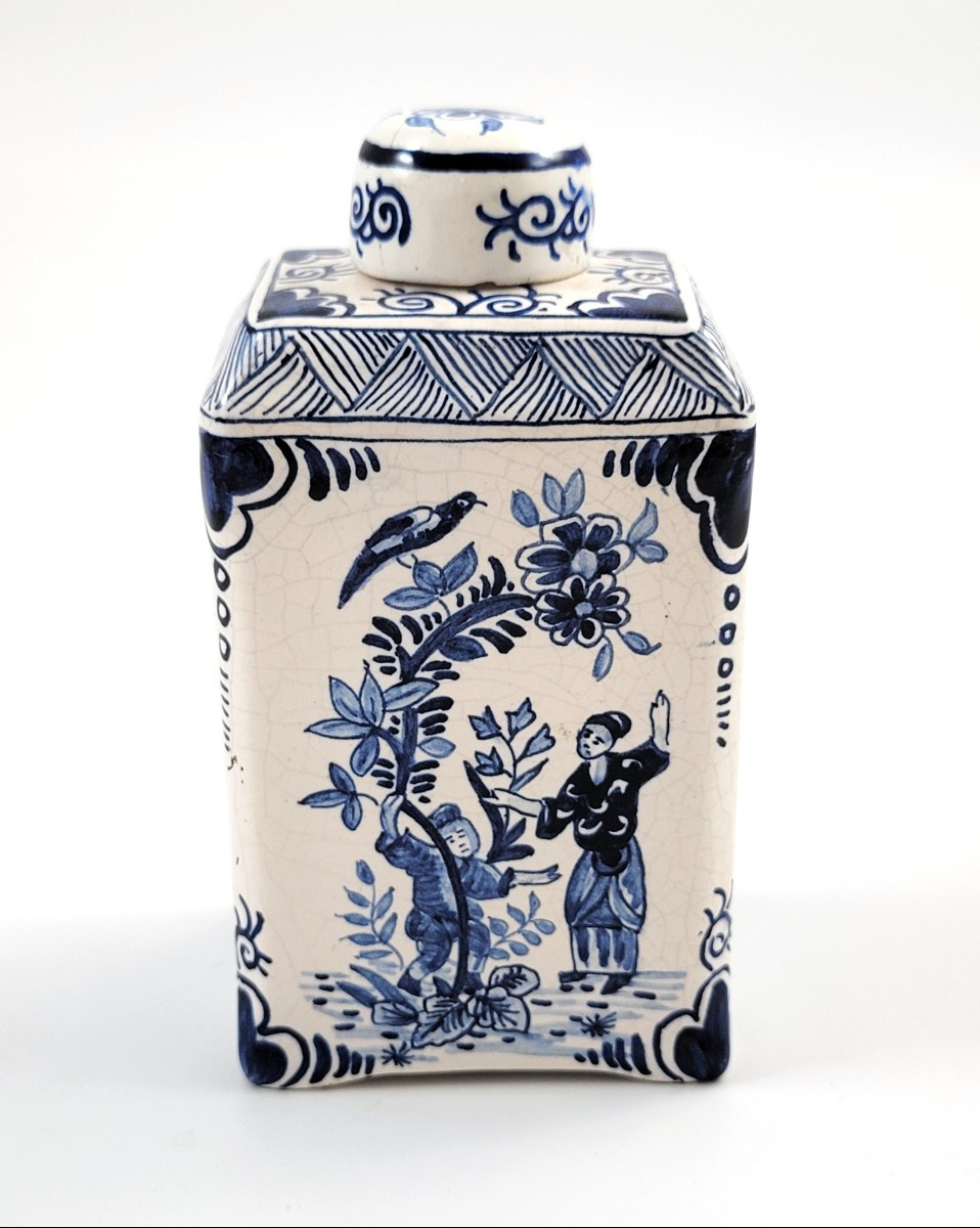 Boîte à thé rectangulaire à épaules chanfreinées en faïence de Delft, vers 1760–1780