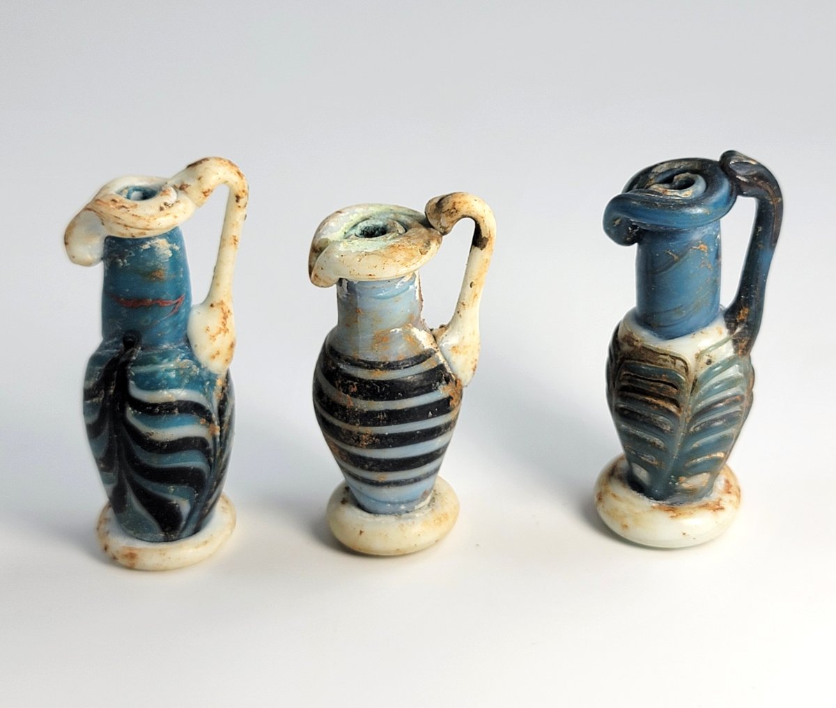 Lot de 4 flacons antiques romains en verre,  II–IIIe s.-photo-1