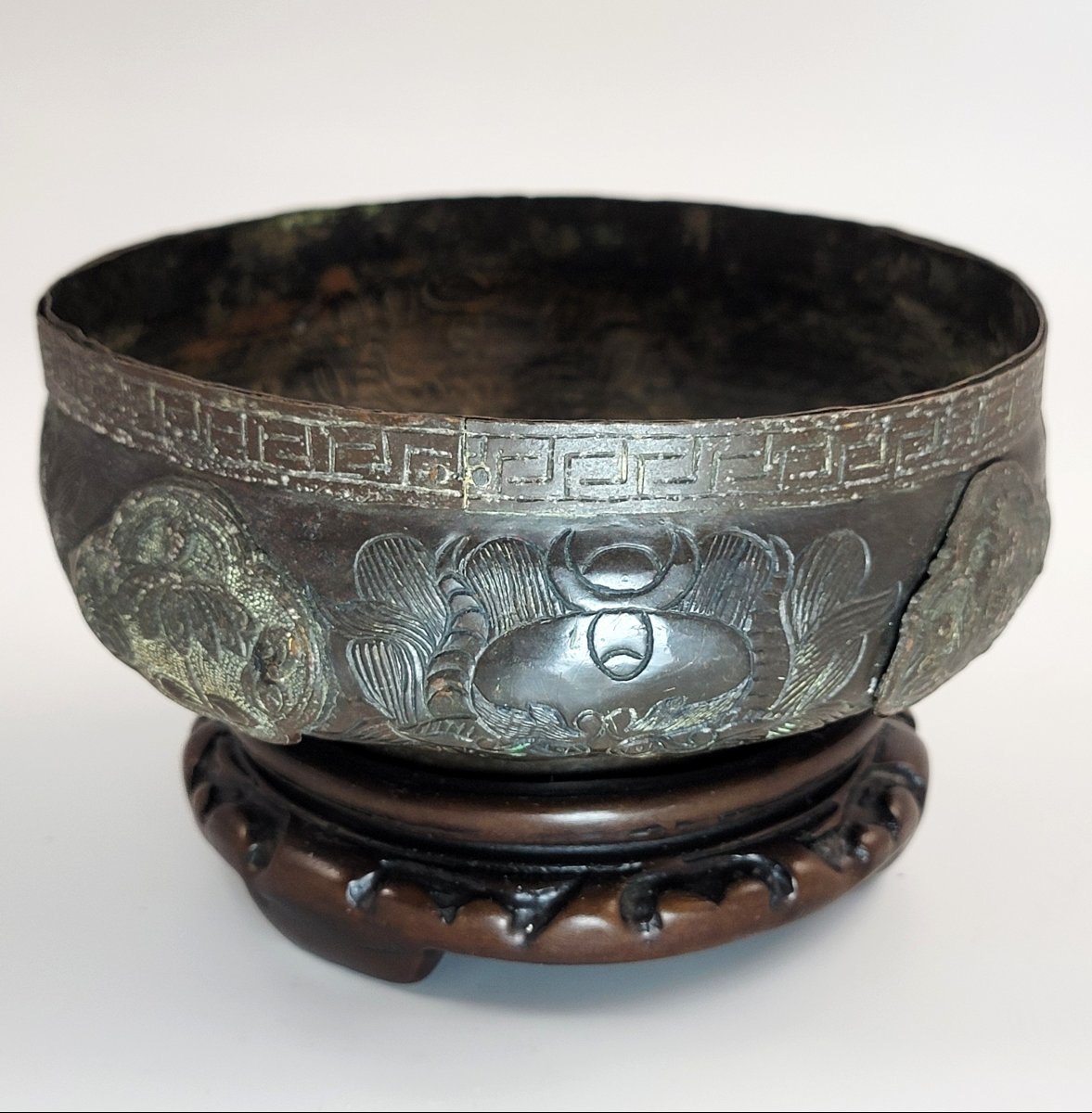 Japanese Edo Bronze Archaic Bowl, Riveted Cartouches, C.1700-1750-photo-2