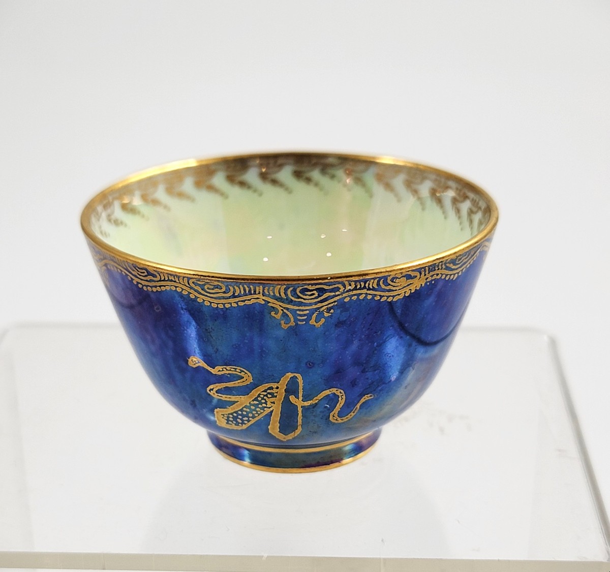 Daisy Makeig-Jones Wedgwood ,Coupe miniature en lustre bleu, dragon, vers 1915