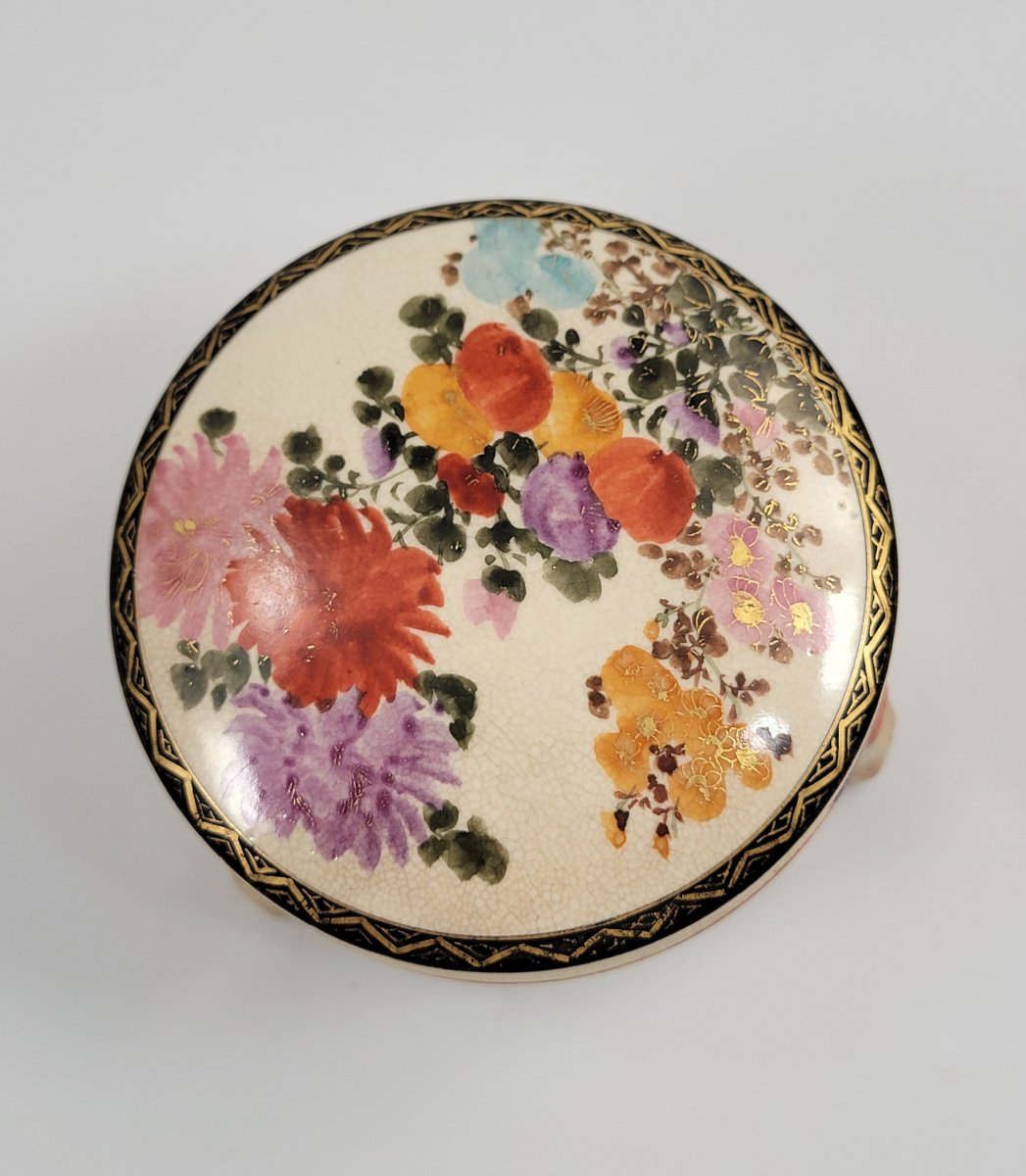 Boîte Tripode en Céramique Satsuma, attribuée à Kinkozan, Kyoto, vers 1890-photo-2