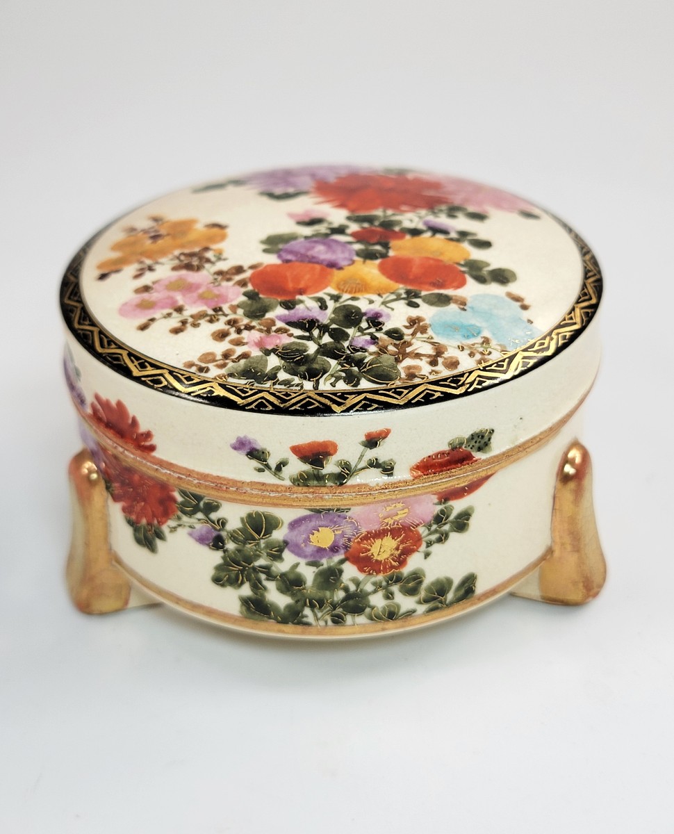 Boîte Tripode en Céramique Satsuma, attribuée à Kinkozan, Kyoto, vers 1890
