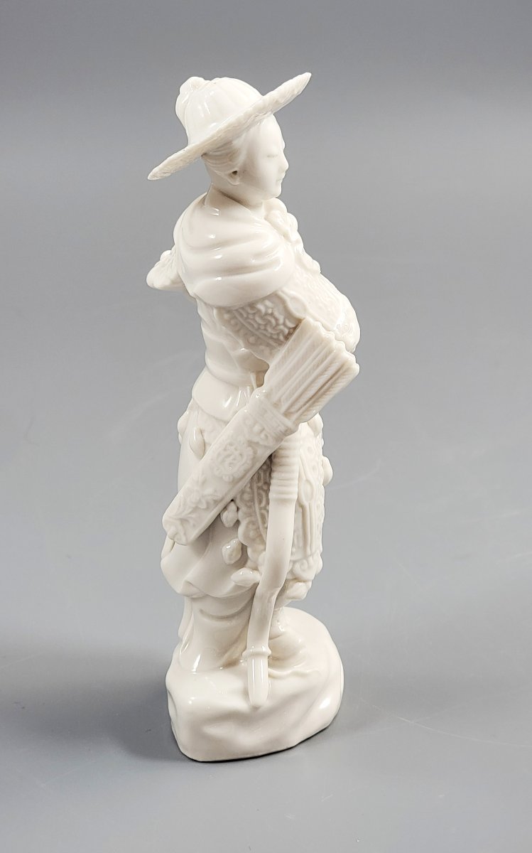  Chasseresse en blanc de Chine, Dehua (Fujian), vers 1890-photo-1