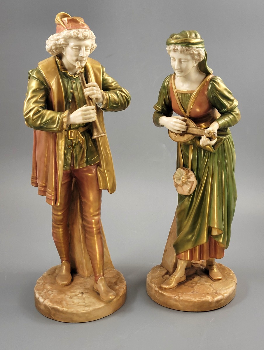 Rare Royal Worcester Pair “renaissance Musicians”, Exclusive Shot Enamel, 1911