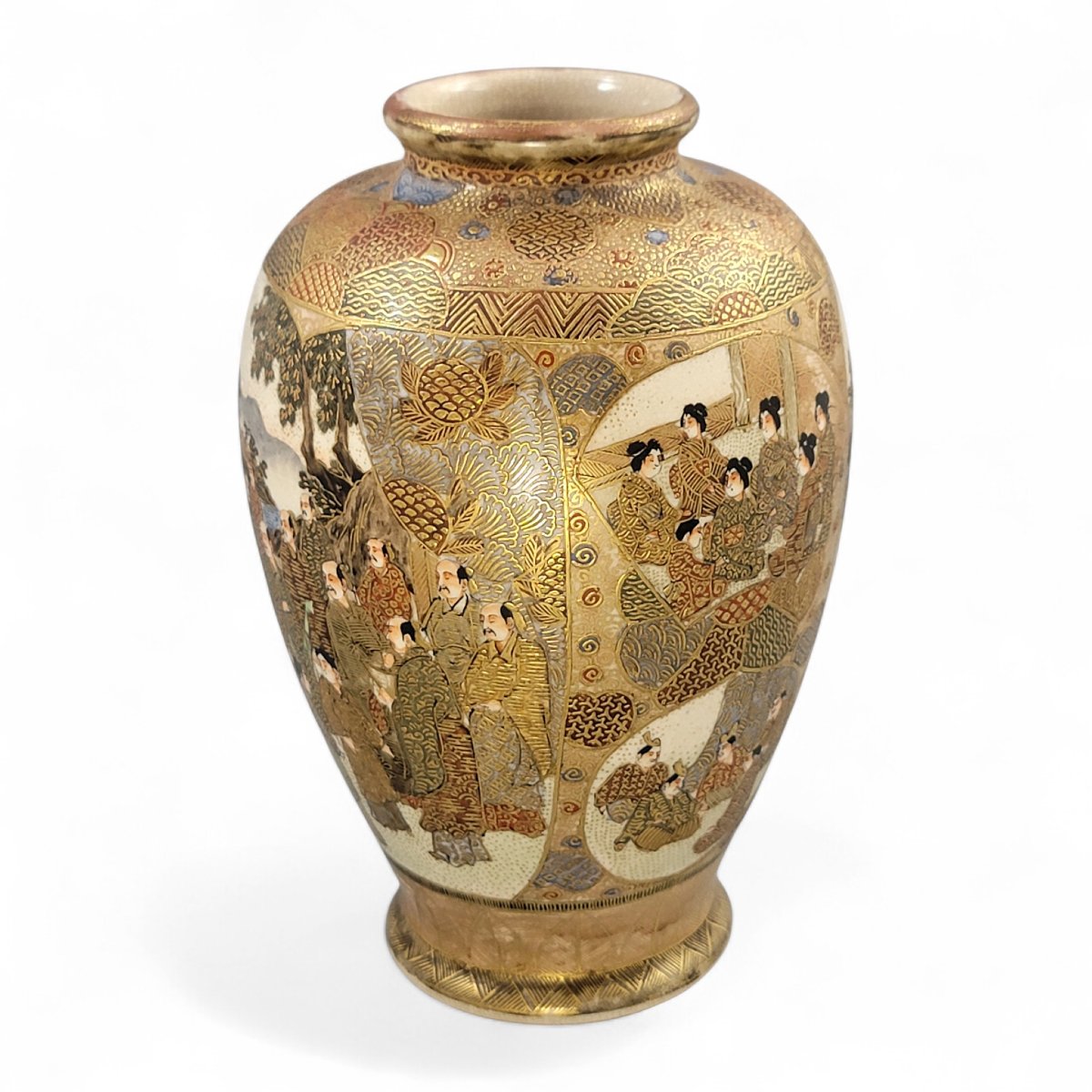 Vase japonais Satsuma par Gyokuzan, fin période Meiji avec figures de cour en moriage doré-photo-2