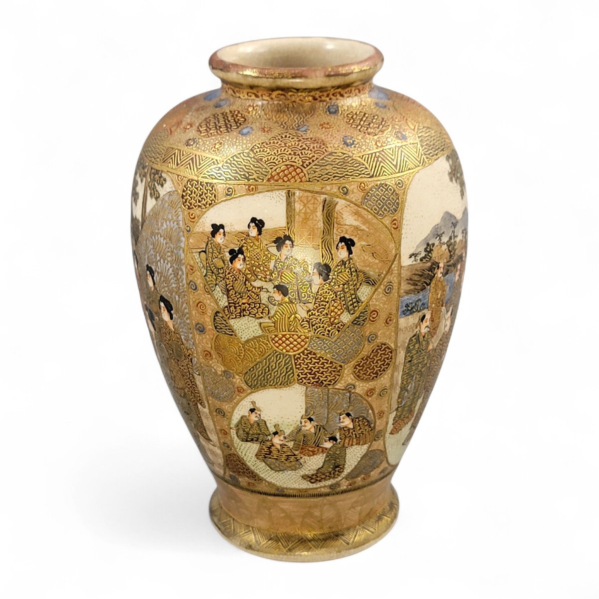 Vase japonais Satsuma par Gyokuzan, fin période Meiji avec figures de cour en moriage doré-photo-3
