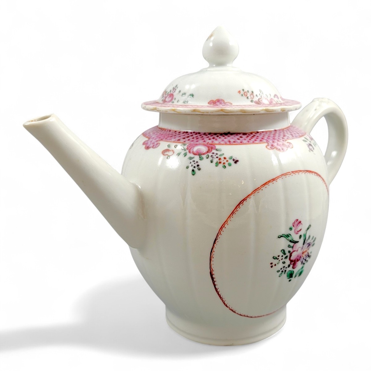Théière en porcelaine d’exportation chinoise famille rose aux médaillons floraux, Qianlong 1740-photo-4