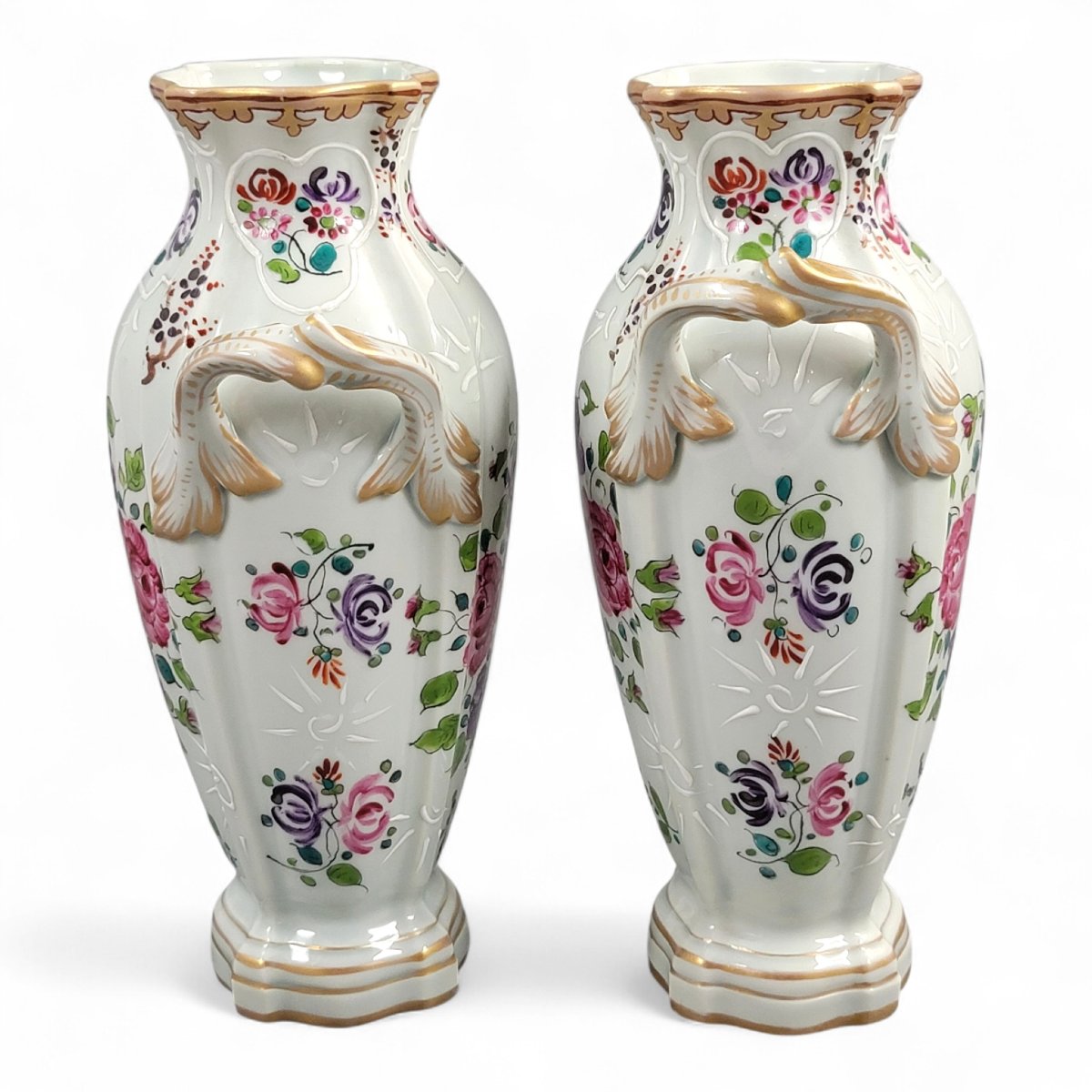 Paire de vases Samson, Paris, décor floral avec émail blanc en relief, vers 1850-photo-2