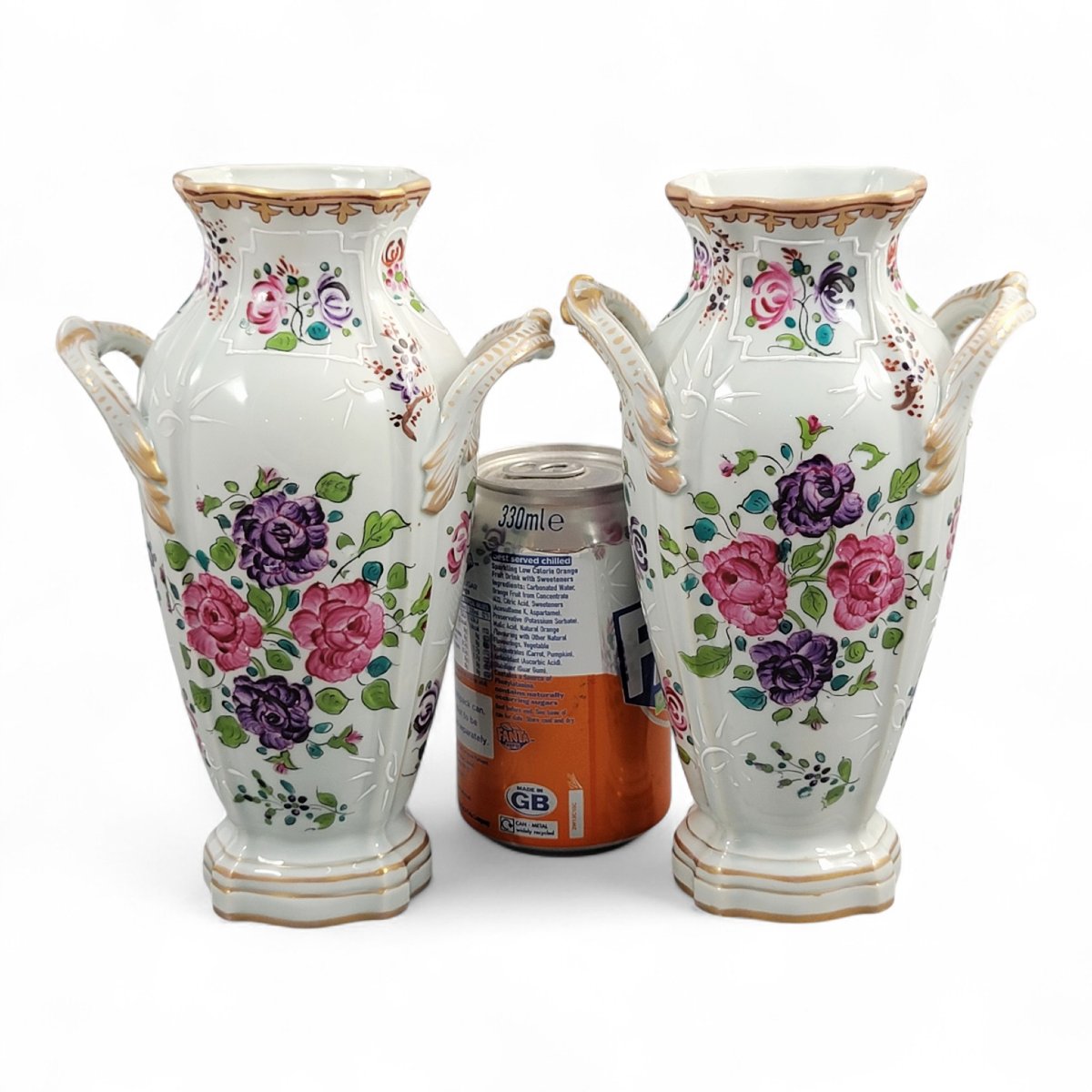 Paire de vases Samson, Paris, décor floral avec émail blanc en relief, vers 1850-photo-1