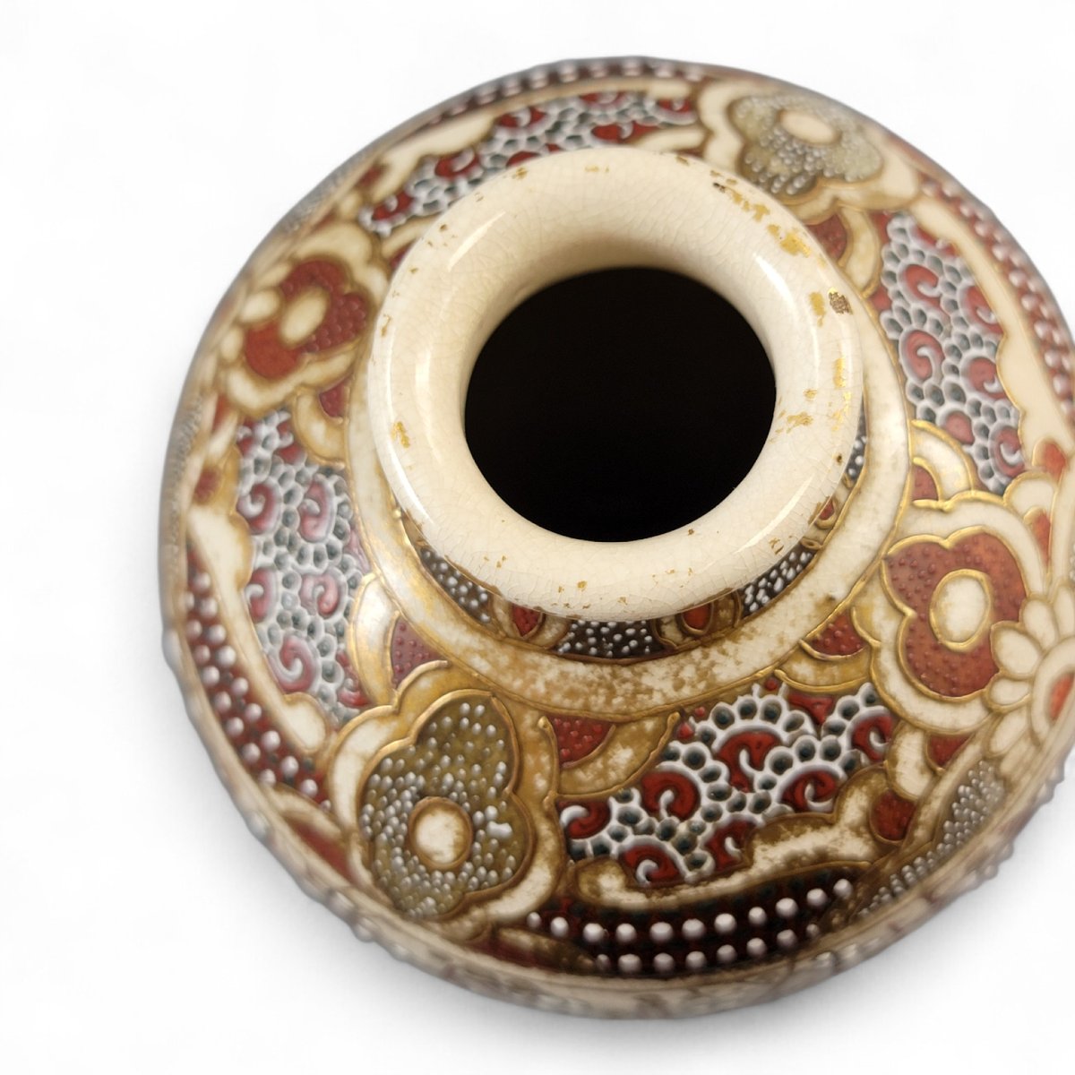 Paire de vases Satsuma Kyoto, grues et prunus, période Meiji vers 1890–1905-photo-1